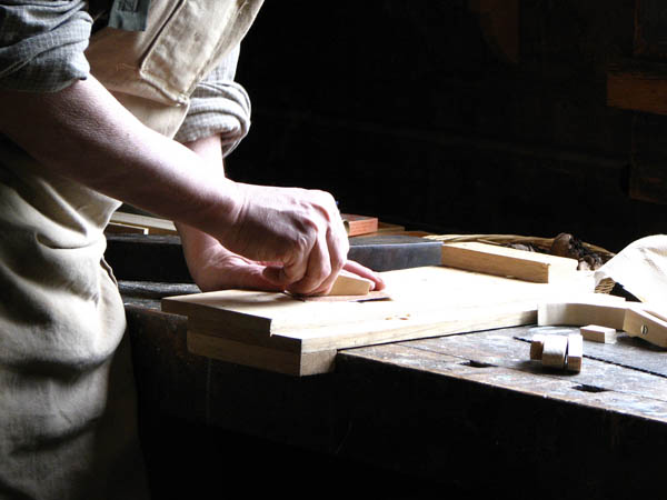 Nuestra <strong>carpintería de madera en  Almendro (El)</strong> es una empresa de <strong>herencia familiar</strong>, por lo que  contamos con gran <strong>experiencia </strong>en la profesión.